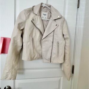 Abercrombie Jacket never worn size small